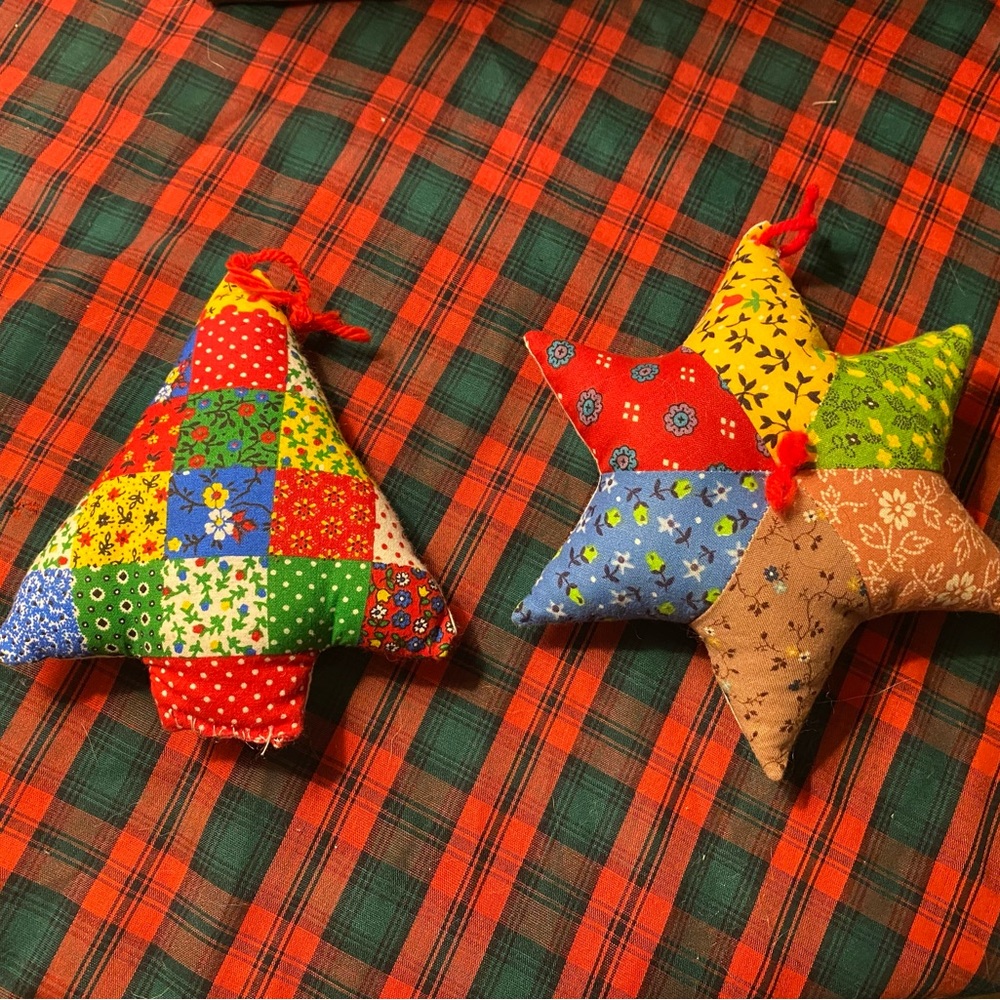 ⭐️5-$20 2 vintage quilted look tree ornaments